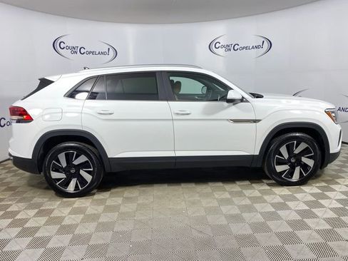Used 2024 Volkswagen Atlas Cross Sport SE image 8