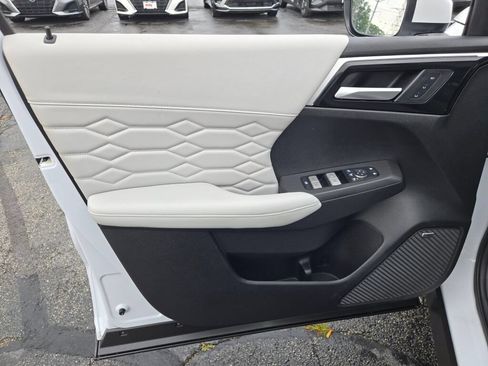 Used 2025 Mitsubishi Outlander SEL AWD/4WD image 22