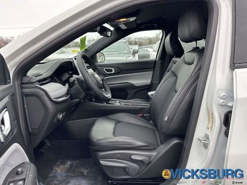 New 2026 Jeep Compass Latitude image 3