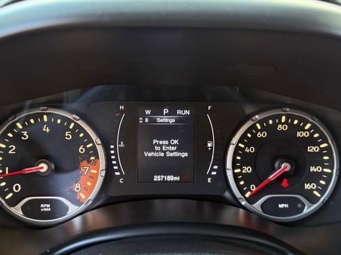 Used 2018 Jeep Renegade Latitude FWD image 18