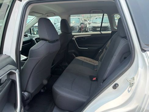 Used 2021 Toyota RAV4 LE AWD/4WD image 12