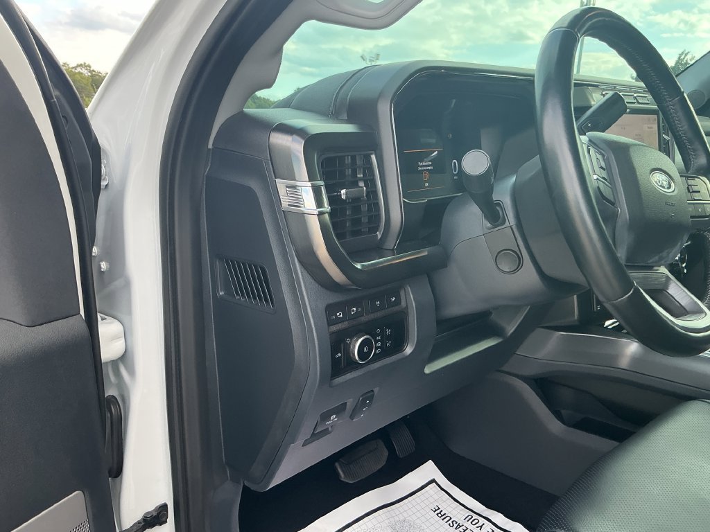 Used 2024 Ford F250 Lariat w/ Black Appearance Package AWD/4WD image 15