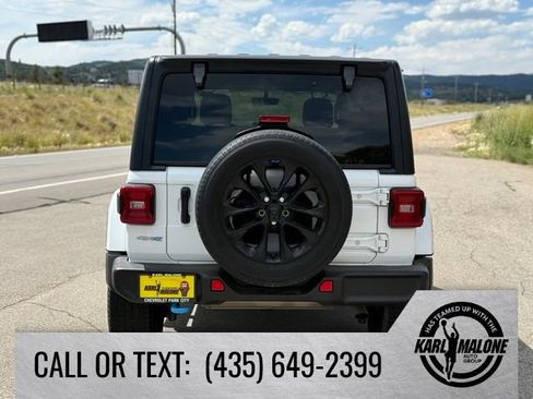 Used 2023 Jeep Wrangler Unlimited Sahara AWD/4WD image 4