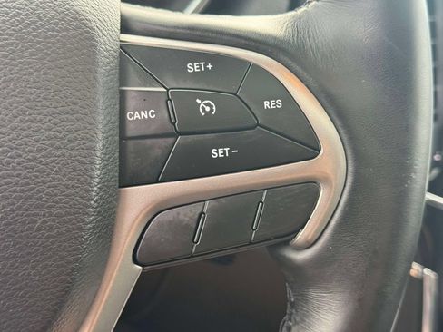 Used 2020 Jeep Grand Cherokee Limited AWD/4WD image 22