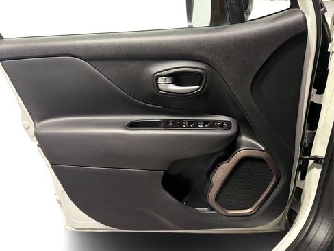Used 2023 Jeep Renegade Latitude AWD/4WD image 16
