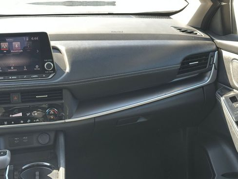 Used 2025 Nissan Rogue SV FWD image 37
