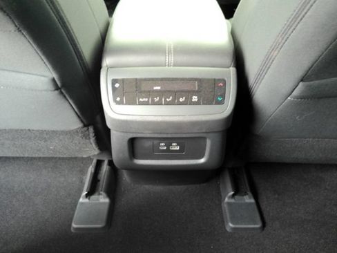 Used 2025 Nissan Pathfinder SV FWD image 25
