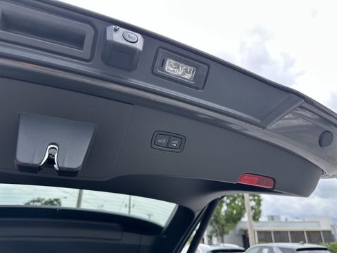 Certified 2024 Porsche Cayenne Coupe AWD/4WD image 9