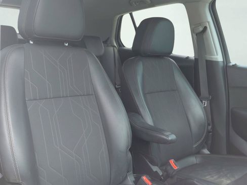 Used 2019 Chevrolet Trax LT w/ LT Convenience Package FWD image 11