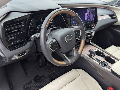 Certified 2025 Lexus RX 350 w/ Luxury Package image 4