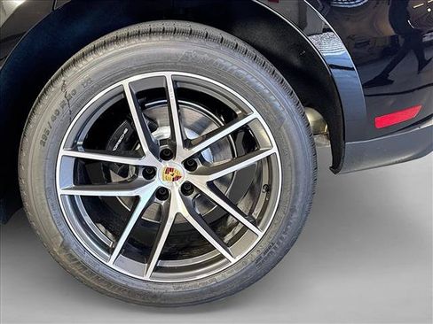 Certified 2026 Porsche Macan AWD/4WD image 24