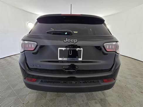 New 2026 Jeep Compass Latitude image 10