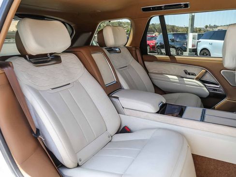 Used 2023 Land Rover Range Rover SV AWD/4WD image 18