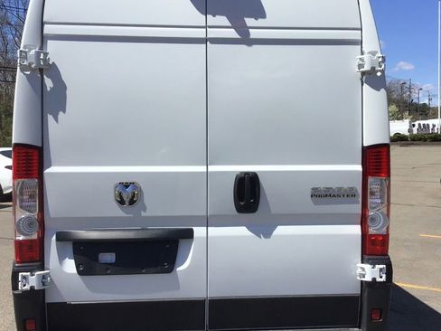 Used 2026 RAM ProMaster 2500 w/ Convenience Group FWD image 4
