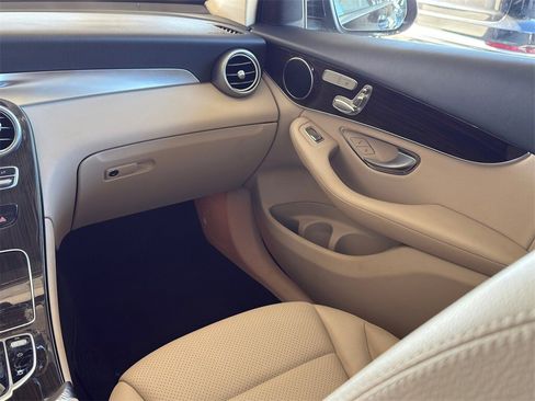 Used 2017 Mercedes-Benz GLC 300 image 24
