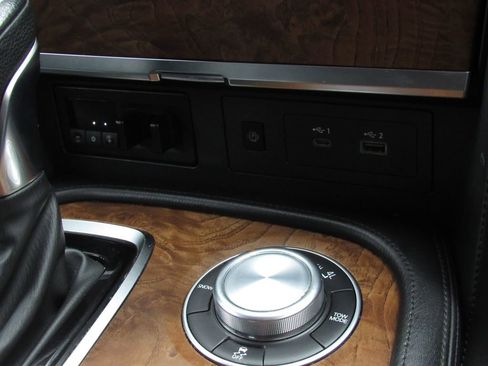 Used 2022 Nissan Armada SL w/ Captain's Chairs Package image 34