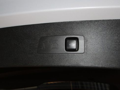 Used 2025 Lincoln Corsair AWD w/ Equipment Group 101A image 36