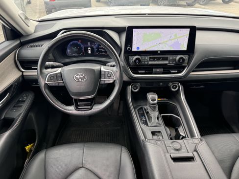 Used 2024 Toyota Grand Highlander AWD image 14
