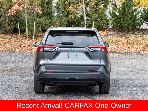 Used 2021 Toyota RAV4 LE image 7