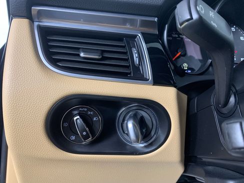 Used 2018 Porsche Macan image 17