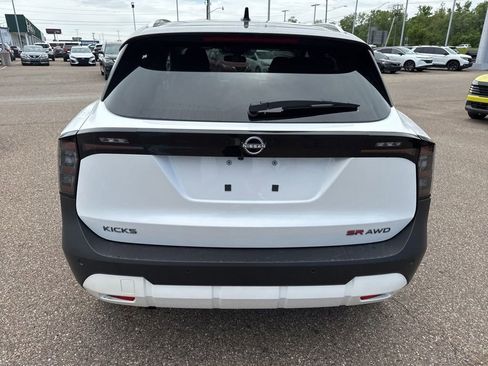 New 2026 Nissan Kicks SR w/ SR Premium Package AWD/4WD image 6