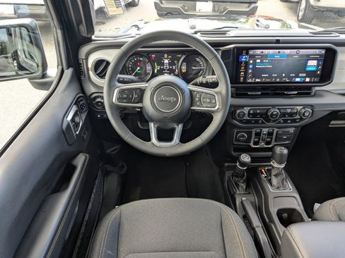 Certified 2025 Jeep Wrangler Unlimited Sahara w/ Safety Group AWD/4WD image 15