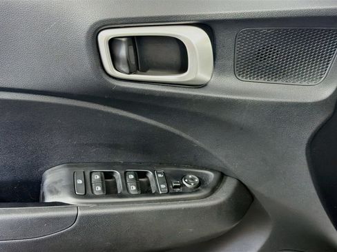 Used 2025 Hyundai Venue SEL FWD image 15