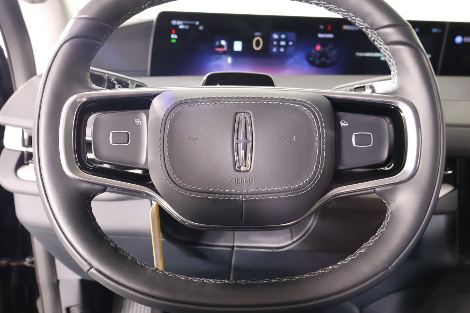 New 2026 Lincoln Navigator Premiere AWD/4WD image 3