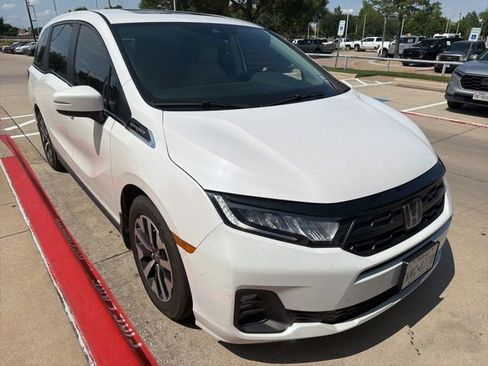 Used 2025 Honda Odyssey EX-L image 3