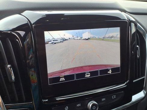 Used 2023 Chevrolet Traverse LT image 9