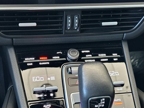 Certified 2022 Porsche Cayenne Coupe AWD/4WD image 21