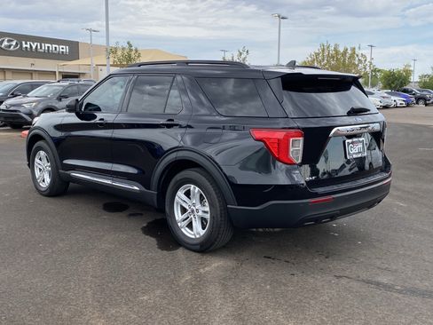 Used 2024 Ford Explorer XLT RWD image 5