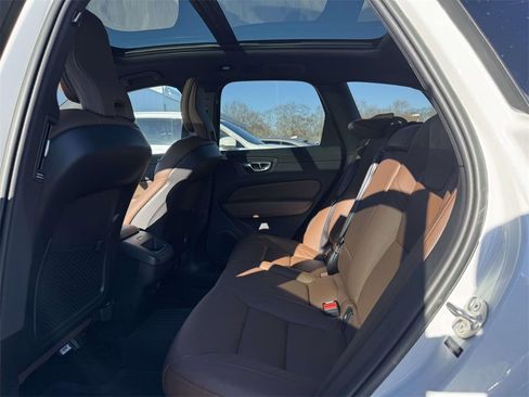 Used 2023 Volvo XC60 B5 Plus w/ Climate Package image 9