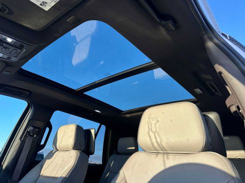 Used 2021 GMC Yukon SLT w/ SLT Premium Package image 25