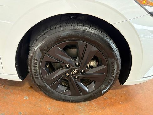 Used 2021 Hyundai Elantra SEL w/ Convenience Package FWD image 10