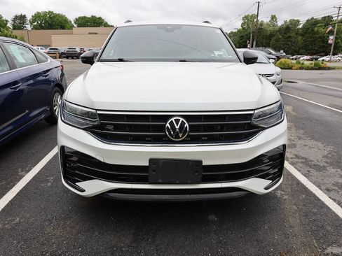 Used 2022 Volkswagen Tiguan SE R-Line AWD/4WD image 2