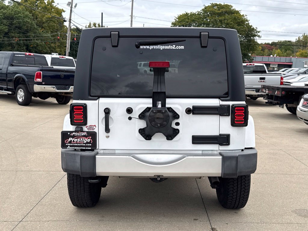 Used 2018 Jeep Wrangler Unlimited Sahara w/ Connectivity Group AWD/4WD image 16