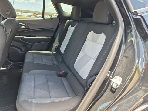 Used 2025 Chevrolet Trax RS FWD image 22