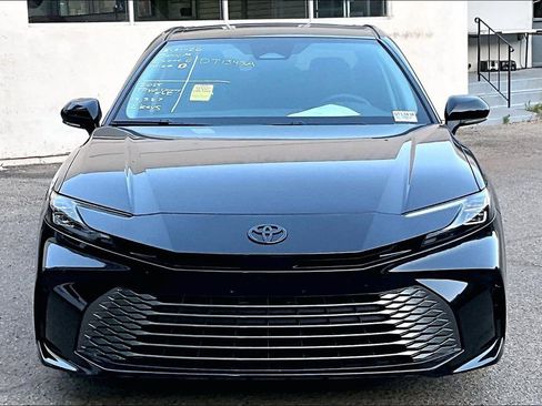 Used 2025 Toyota Camry XLE FWD image 2