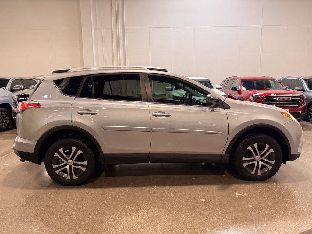 Used 2016 Toyota RAV4 LE FWD image 4