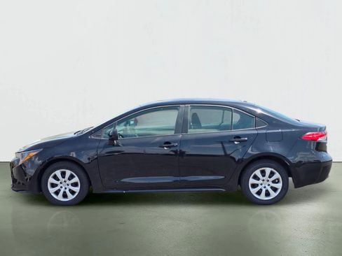 Used 2024 Toyota Corolla LE FWD image 3