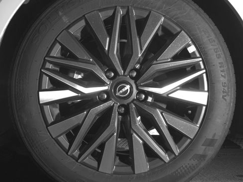 Used 2025 Nissan Altima 2.5 SV image 12