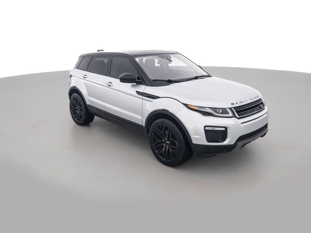 Used 2017 Land Rover Range Rover Evoque SE AWD/4WD image 3