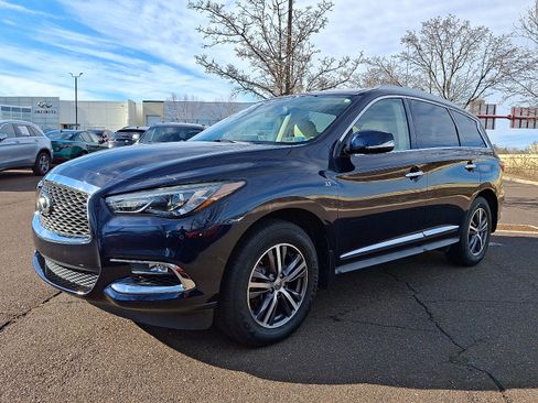 Used 2017 INFINITI QX60 AWD w/ Premium Plus Package image 3