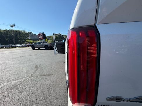 Used 2022 Toyota Tundra Limited w/ TRD Off-Road Package AWD/4WD image 10
