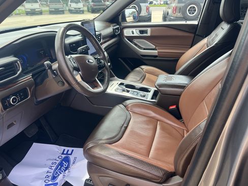 Used 2023 Ford Explorer King Ranch w/ Technology Package AWD/4WD image 13