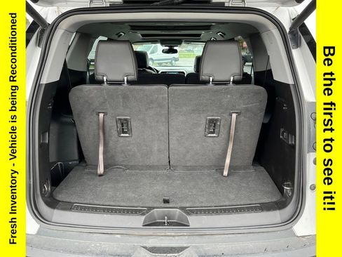 Used 2019 GMC Acadia SLT w/ LPO, Black Accent Package AWD/4WD image 23