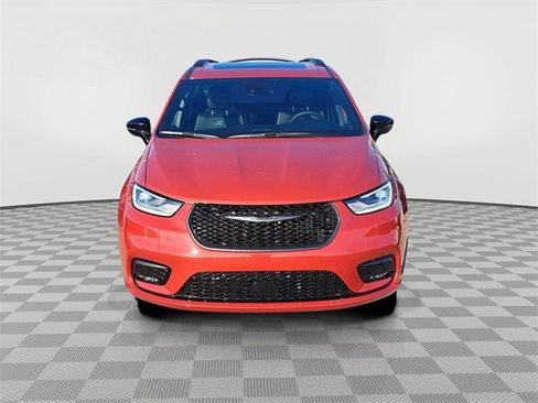 Used 2026 Chrysler Pacifica Limited w/ S Appearance Package image 8