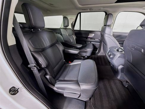 Used 2025 Ford Expedition Platinum image 30