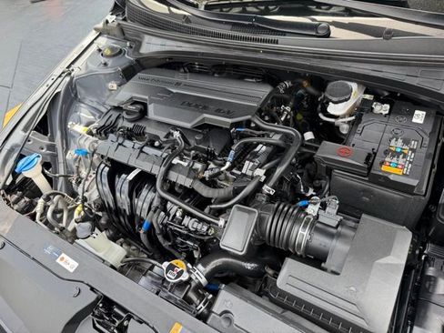 Used 2025 Hyundai Elantra SEL image 8